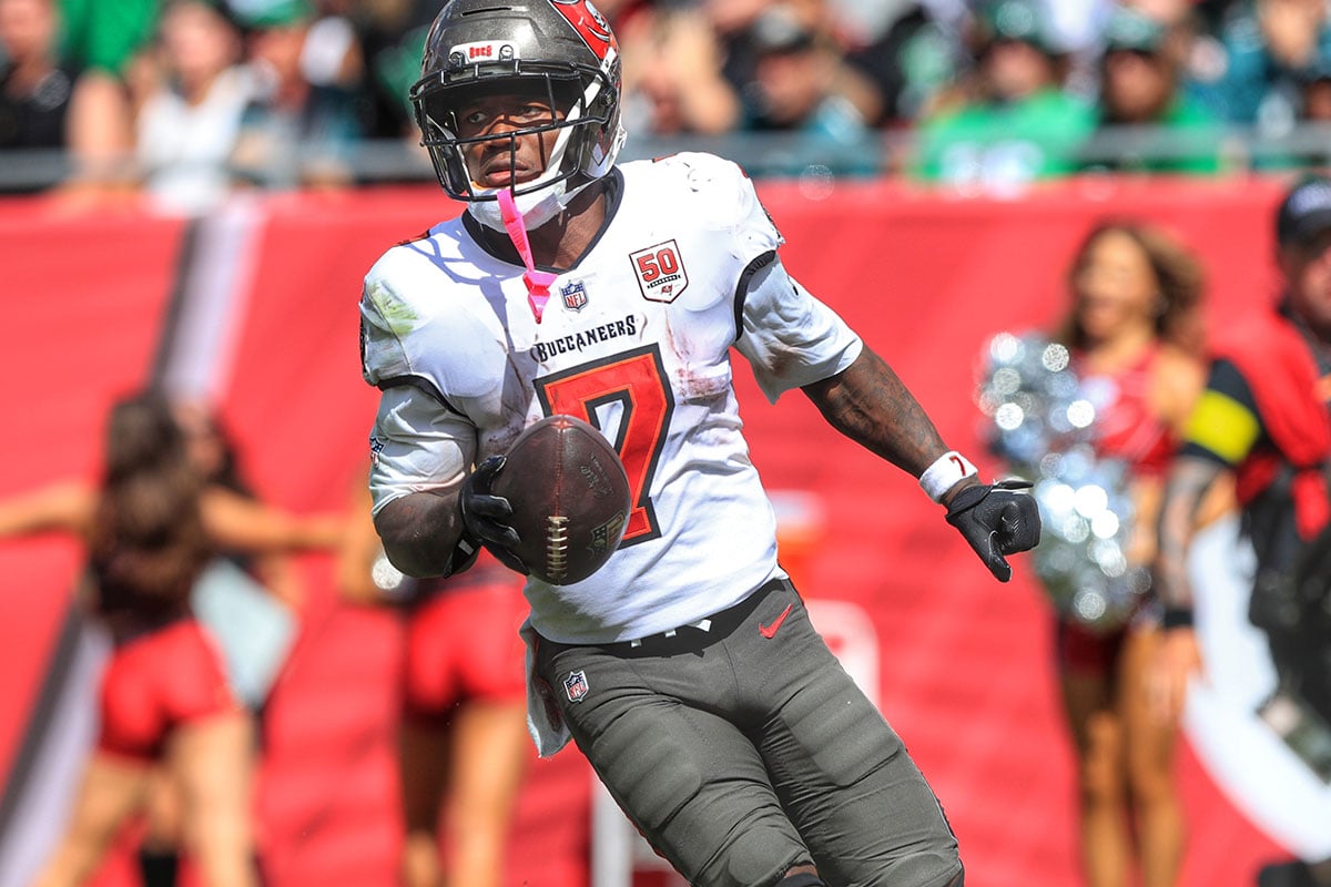 Irving-Bucky-Bucs-Eagles-Ball-Td Bucs Rb Bucky Irving