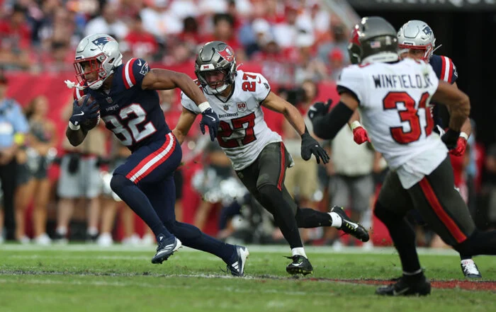 Bucs Cb Zyon Mccollum And Patriots Rb Treveyon Henderson