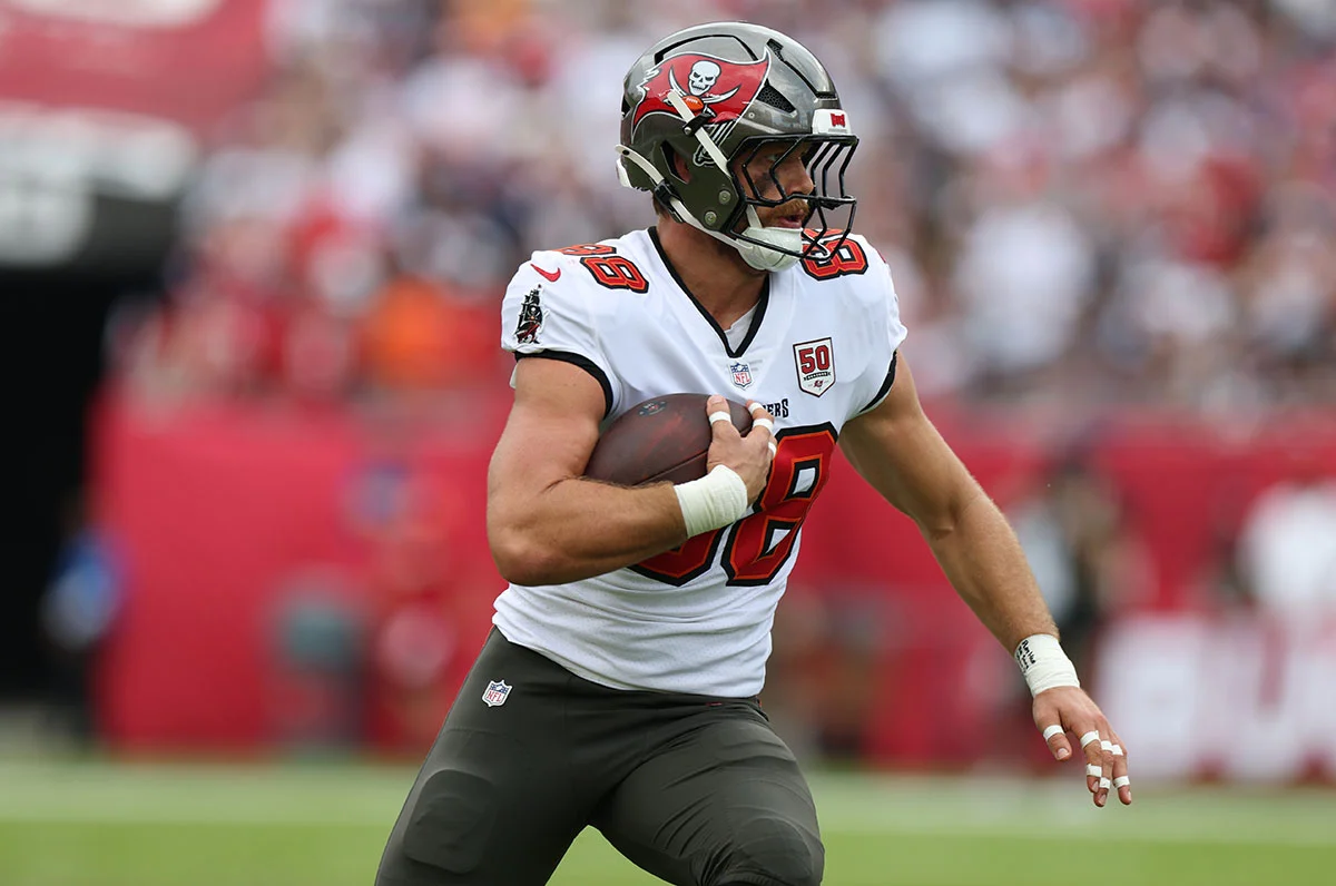 Otton-Cade-Bucs-Patriots-Run Bucs Te Cade Otton