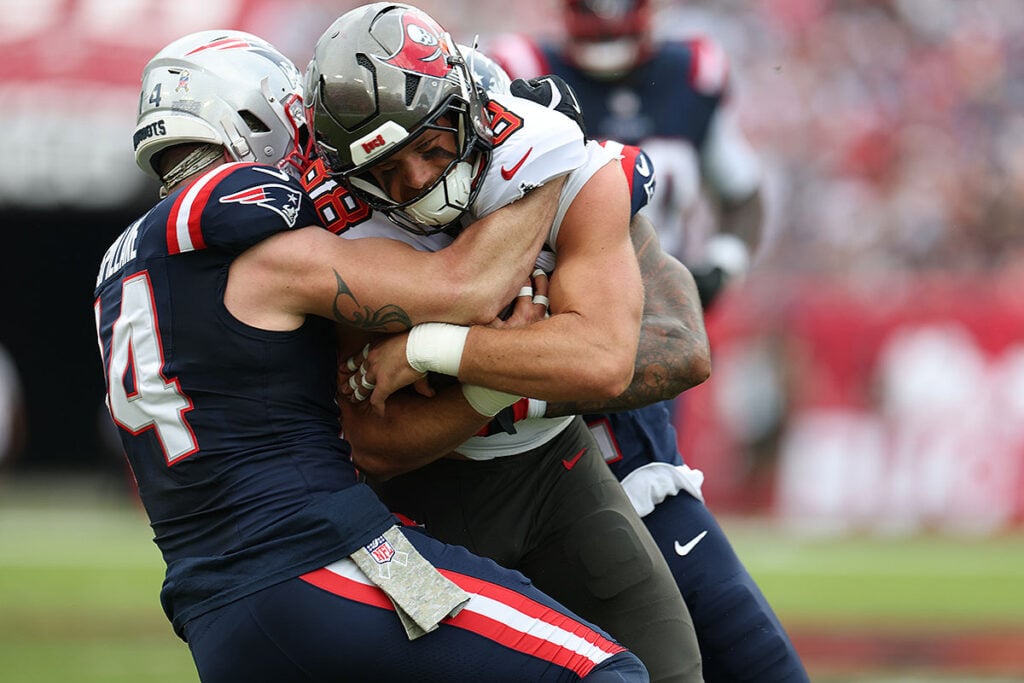 Bucs Te Cade Otton And Patriots Ilb Robert Spillane