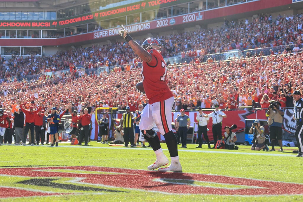 Pewter Report Podcast: Bucs Win! Snap Losing Streak! 2 Bucs Lt Tristan Wirfs