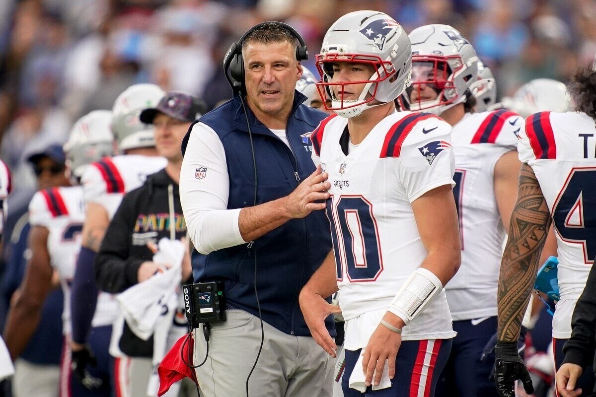 Patriots Hc Mike Vrabel And Qb Drake Maye