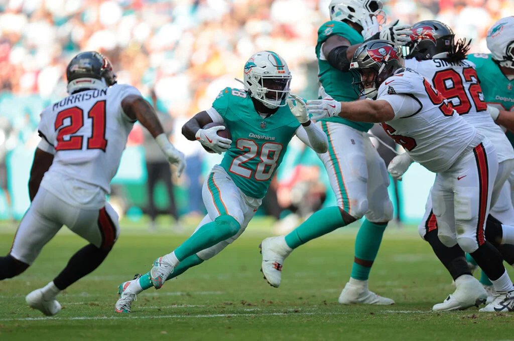 Bucs At Dolphins: Most Disappointing In Week 17 3 Dolphins Rb De'Von Achane