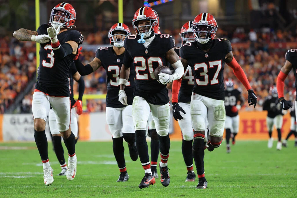 2-Point Conversion: Todd Bowles' Tirade Is Too Little, Too Late For The Bucs 3 Falcons Cb Dee Alford