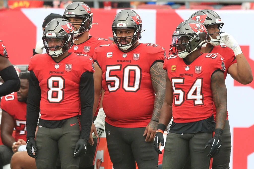 Bucs Look Downright Pathetic In 24-20 Loss To Saints 6 Bucs Dt Vita Vea Ilbs Sirvocea Dennis And Lavonte David