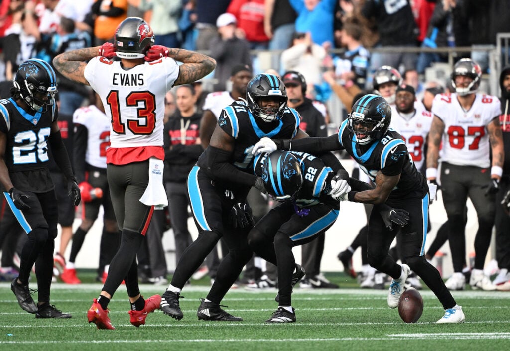 Bucs Wr Mike Evans, Panthers Db Lathan Ransom - Photo By: Imagn Images - Bob Donnan