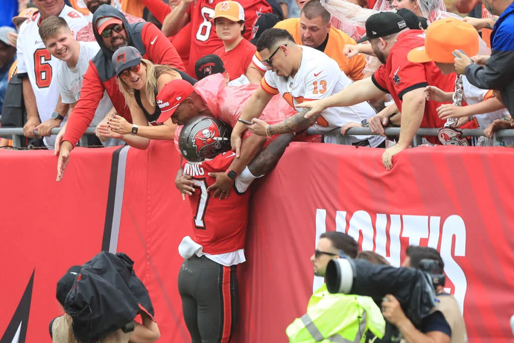 Bucs Look Downright Pathetic In 24-20 Loss To Saints 2 Bucs Rb Bucky Irving