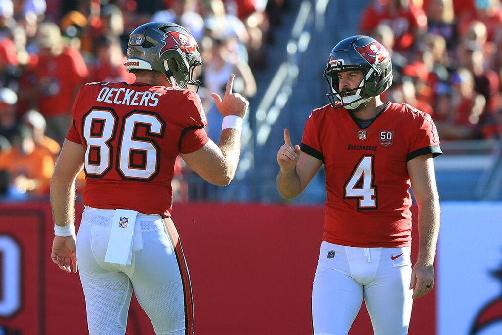 Bucs Ls Eric Deckers And K Chase Mclaughlin