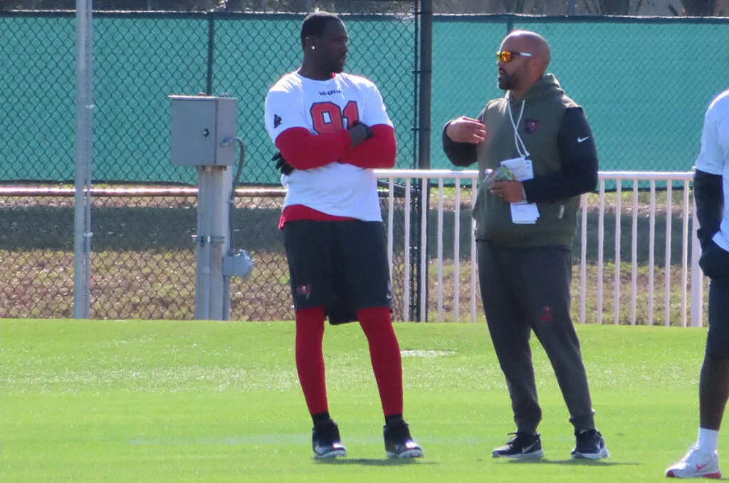 Bucs Olb Jason Pierre-Paul And Olbs Larry Foote