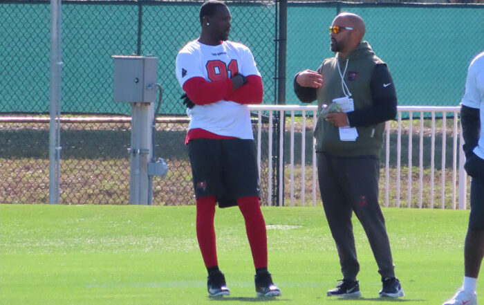 Bucs Olb Jason Pierre-Paul And Olbs Larry Foote
