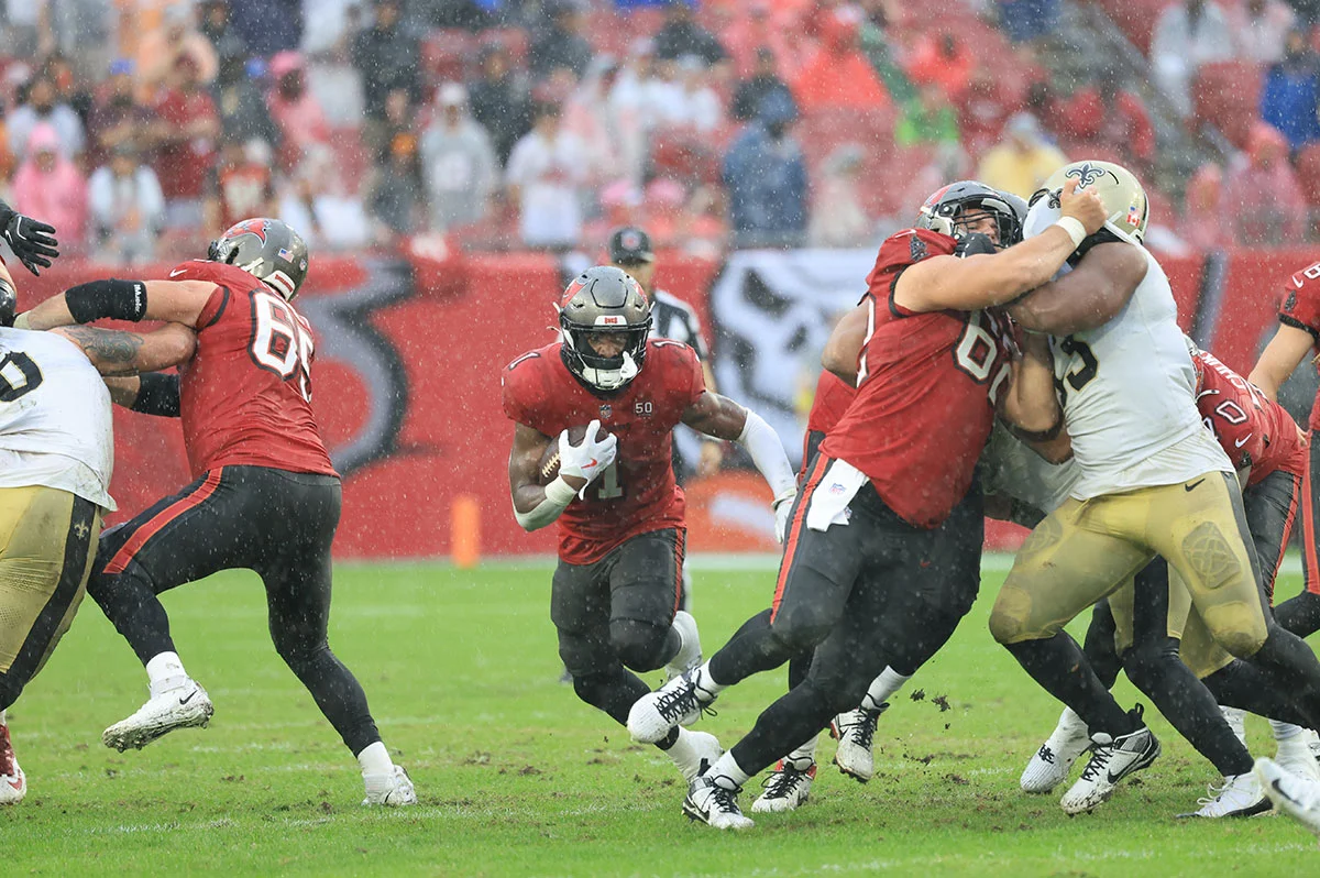White-Rachaad-Bucs-Saints-Hole-Open-Rain Bucs Rb Rachaad White
