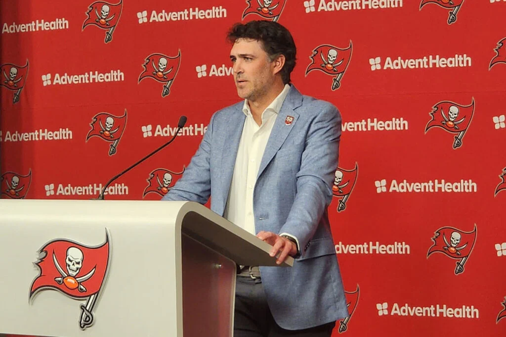 Bucs Oc Zac Robinson