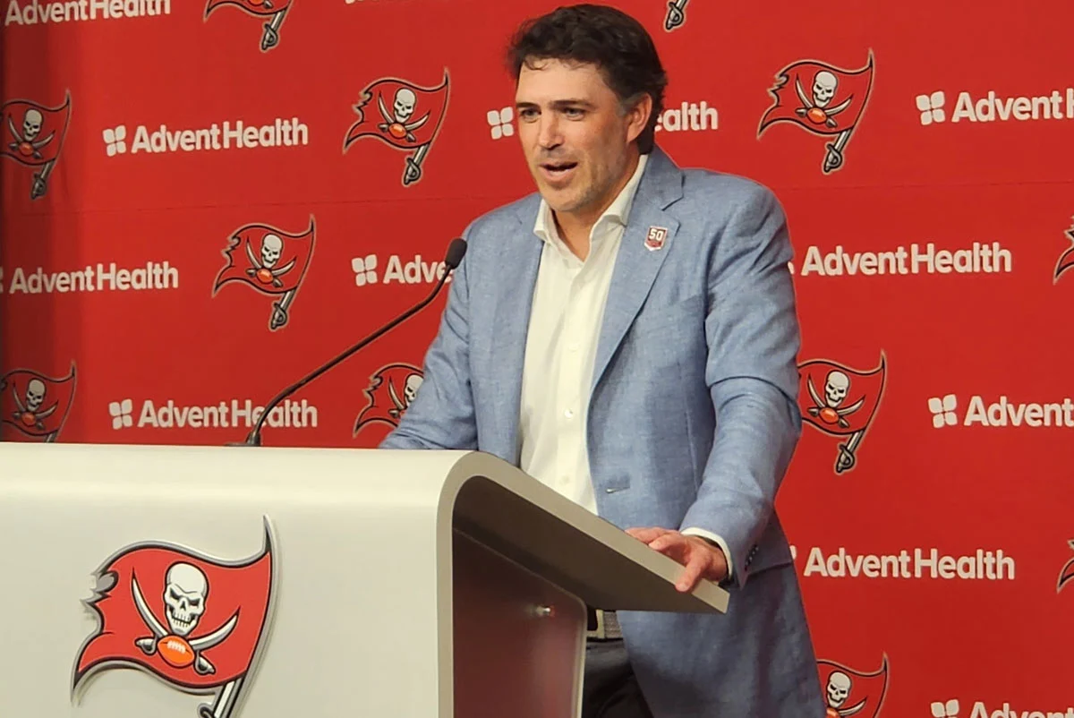 Bucs Oc Zac Robinson