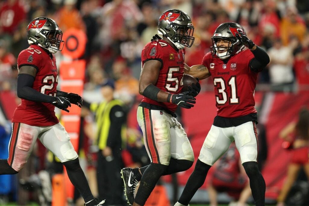 Bucs Vs. Panthers: Most Impressive In Week 18 8 Bucs Lb Lavonte David, S Antoine Winfield Jr. And S Tykee Smith