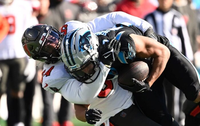 Bucs Lb Lavonte David And Panthers Rb Chuba Hubbard