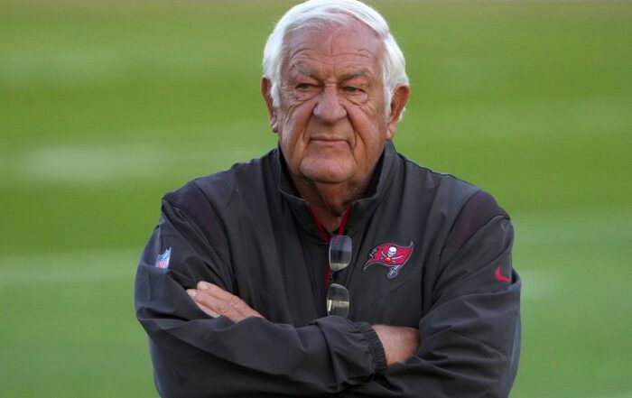 Bucs Senior Offensive Consultant Tom Moore