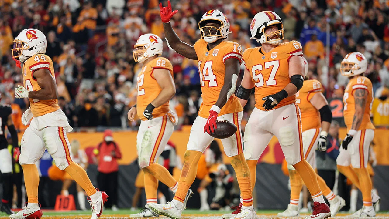 Godwin-Chris-Luke-Goedeke-Bucs-Falcons-Tnf-Td Bucs Wr Chris Godwin Jr. - Photo By: Cliff Welch/Pr