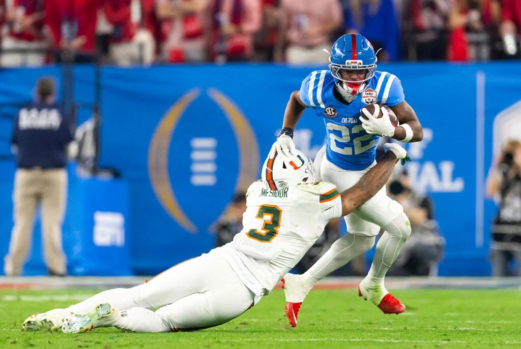 Miami Edge Rusher Akheem Mesidor Bucs