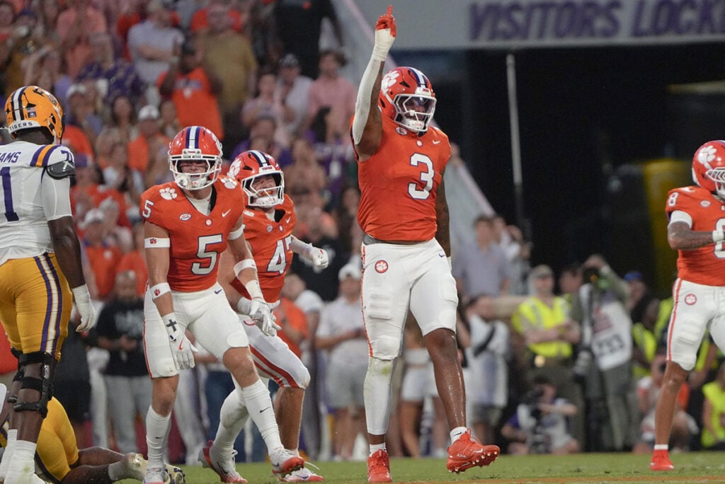 Clemson Edge Rusher T.j. Ruinard