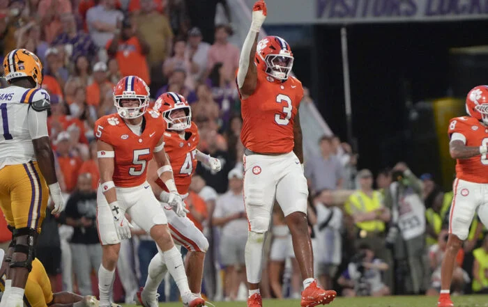 Clemson Edge Rusher T.j. Ruinard