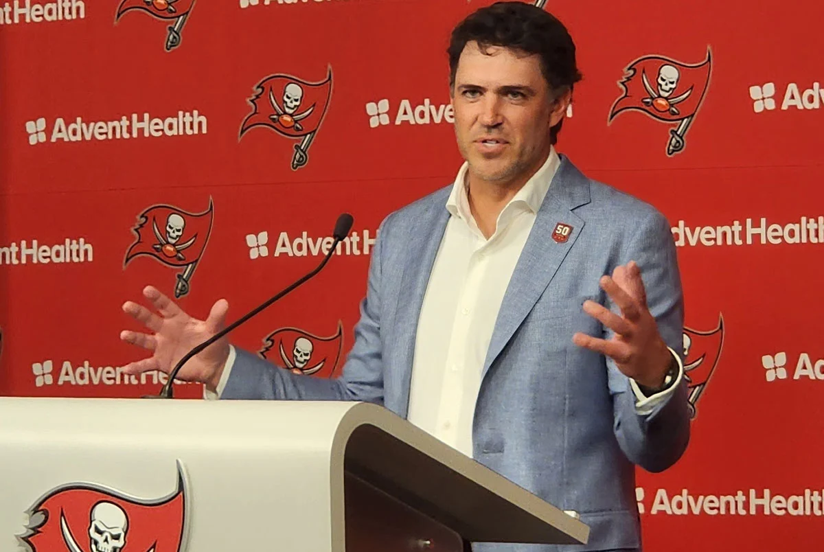 Bucs Oc Zac Robinson