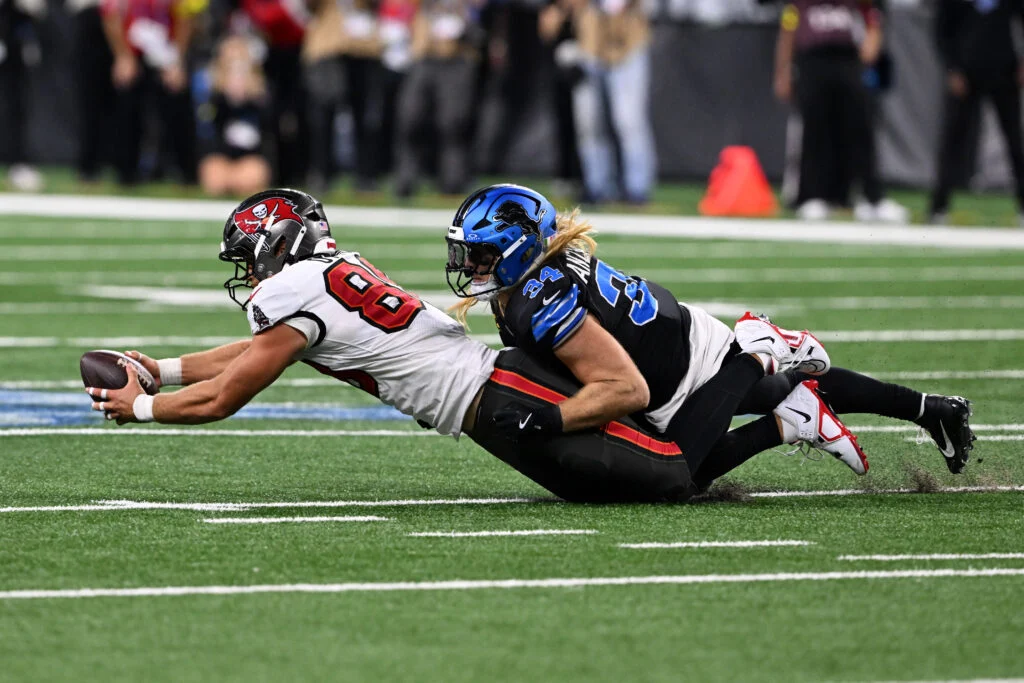 Bucs Free Agent Target: Ilb Alex Anzalone 4 Lions Lb Alex Anzalone And Bucs Te Cade Otton