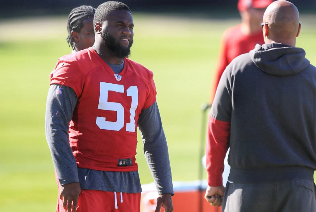 Bucs Olb David Walker And Olbs Coach Larry Foote
