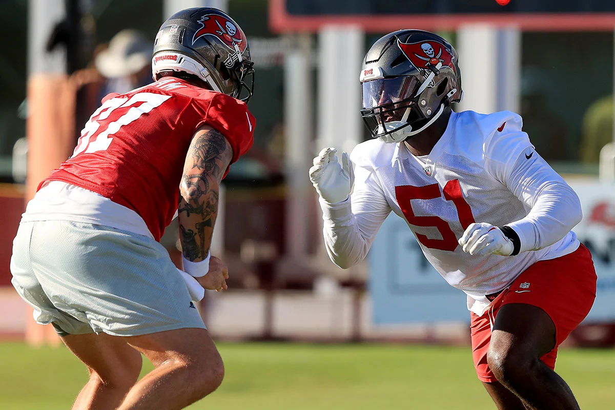 Bucs Olb David Walker And Te Payne Durham