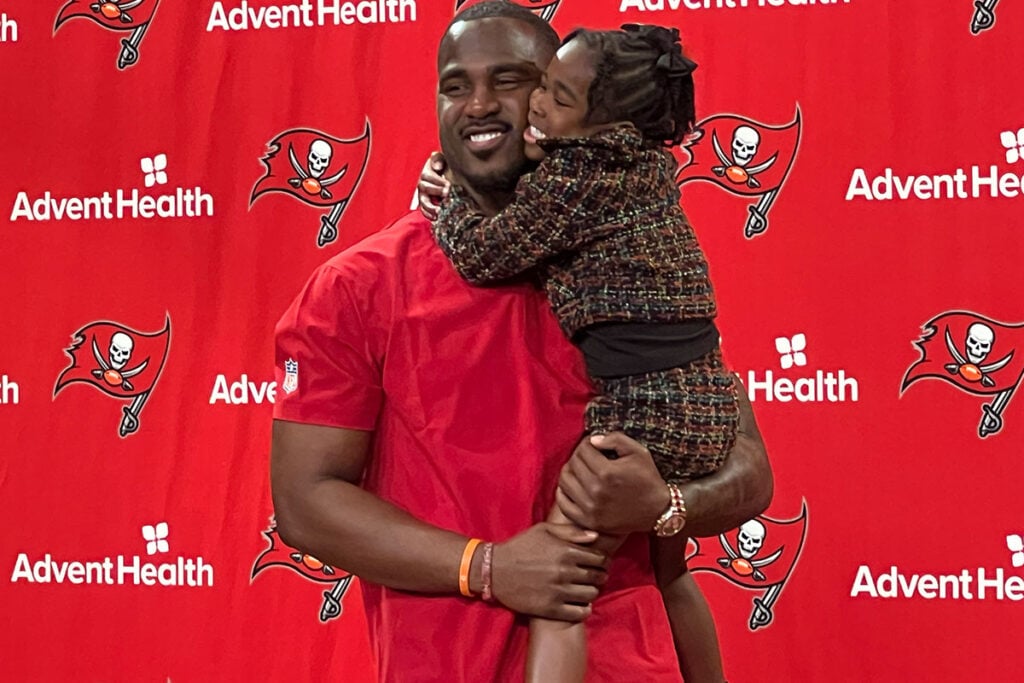 Former Bucs Ilb David Lavonte And Daughter Logan