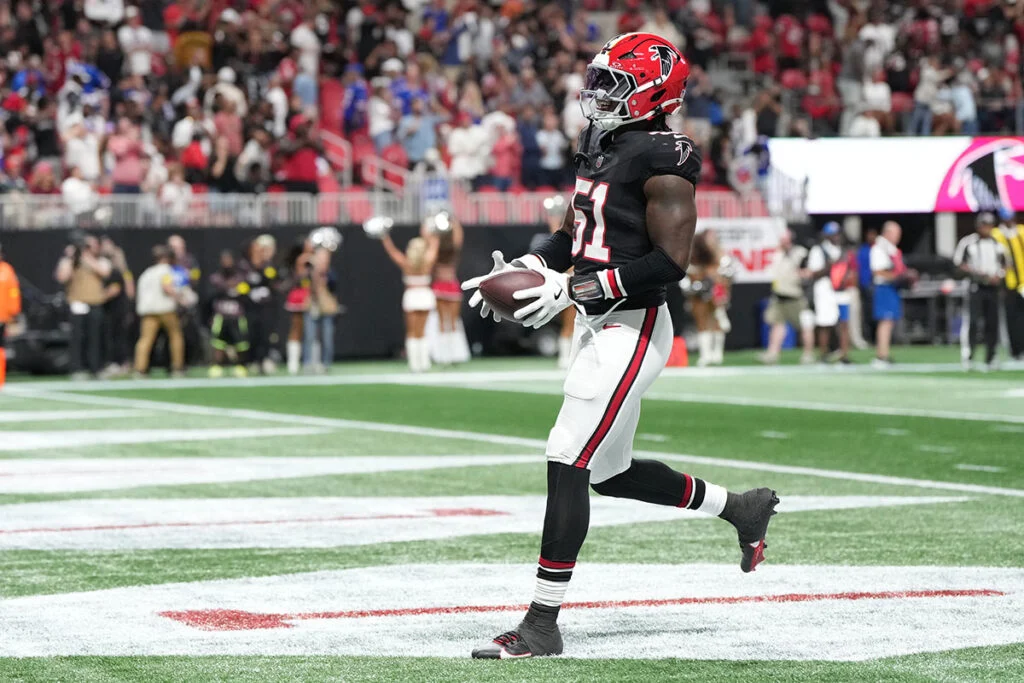 Bucs Bring In Former Falcons Edge Rusher For Visit 2 Falcons Olb Deangelo Malone Bucs