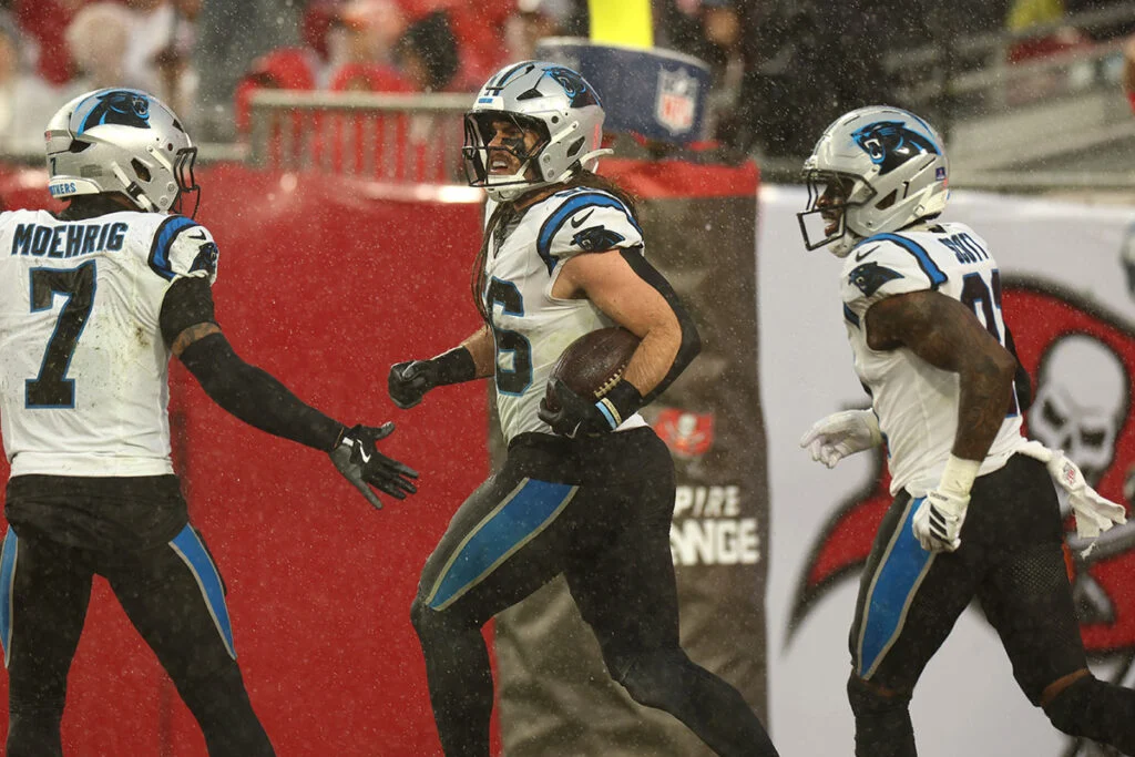 Bucs Sign Veteran Inside Linebacker From Division Rival 3 Bucs Ilb Christian Rozeboom