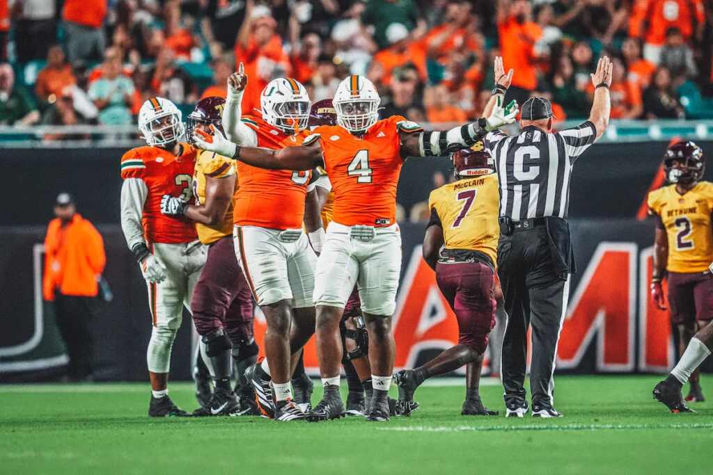 Bucs Edge Rueben Bain Jr. - Photo By: Jared Lennon - The University Of Miami 