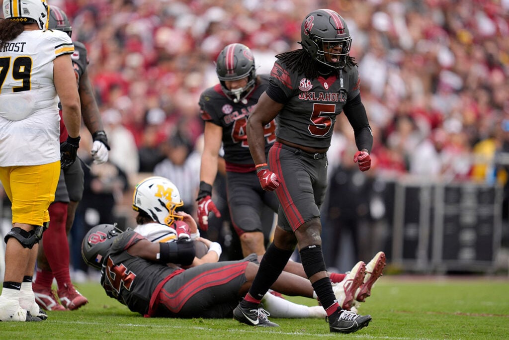 Pewter Report 2026 7-Round Bucs Mock Draft 4.0 13 Oklahoma Ilb Kendal Daniels Bucs