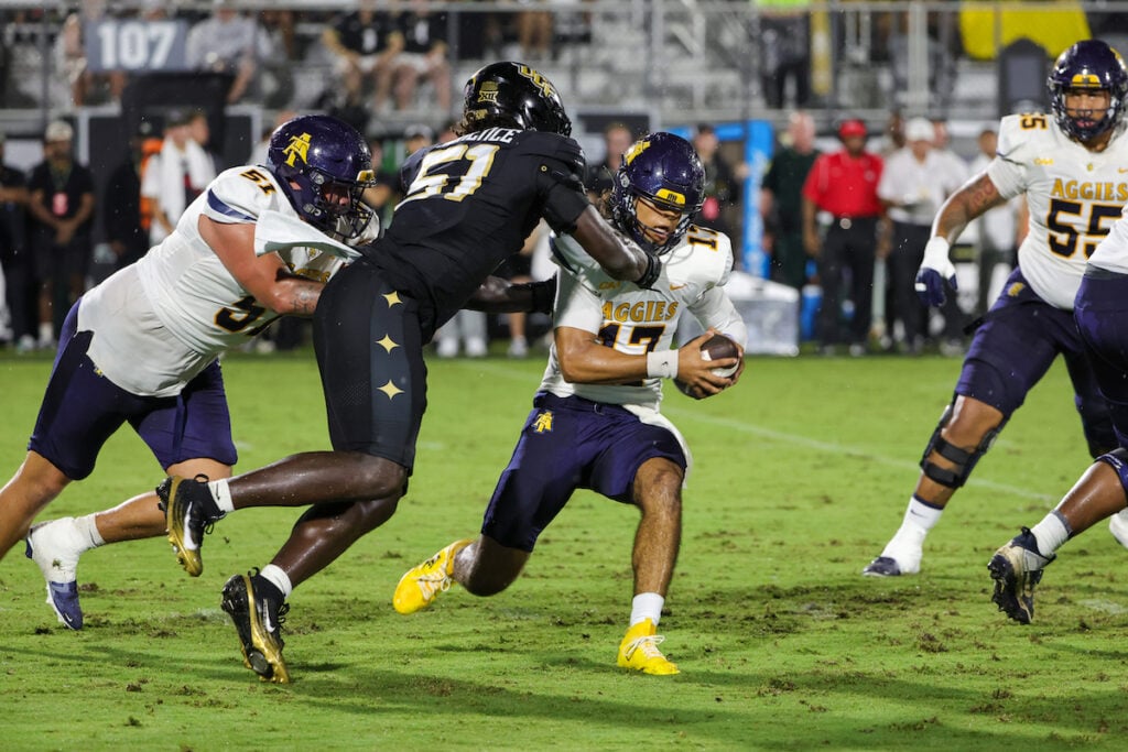 Malachi Lawrence Bucs Scouting Report 5 Ucf Edge Malachi Lawrence - Photo By: Mike Watters - Imagn Images