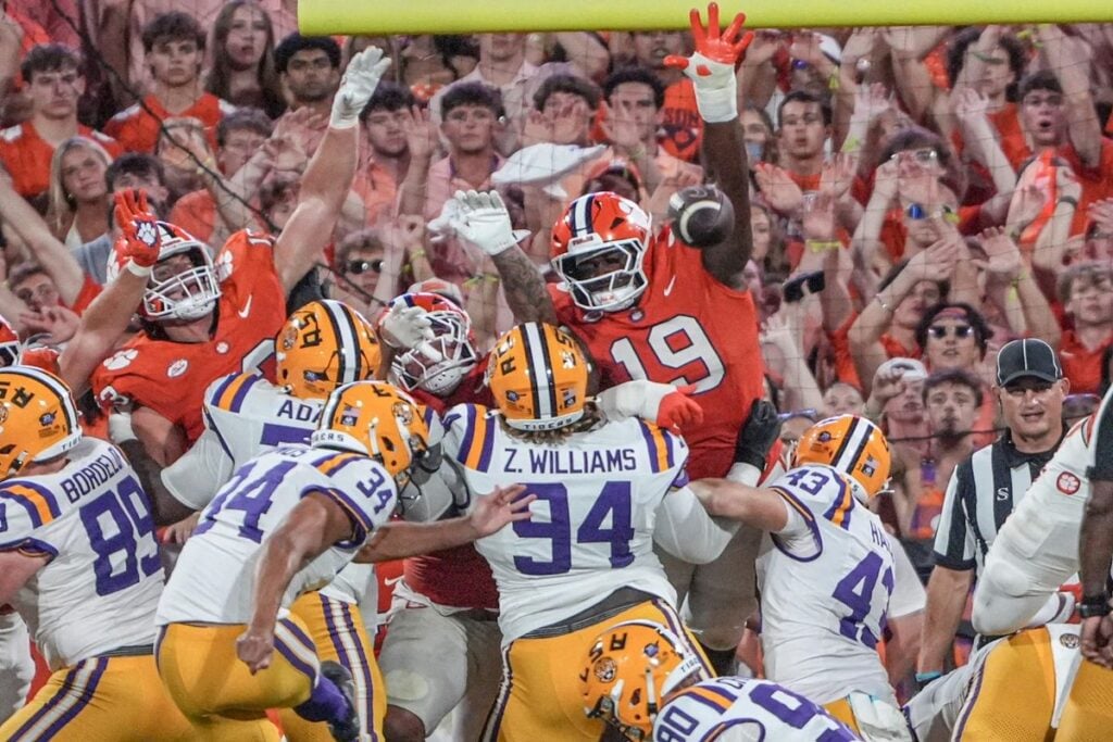 Bucs Draft Dt Demonte Capehart In Round 5 4 Clemson Dt Demonte Capehart