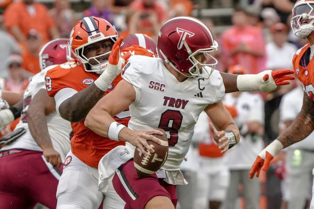 Bucs Draft Dt Demonte Capehart In Round 5 2 Clemson Dt Demonte Capehart