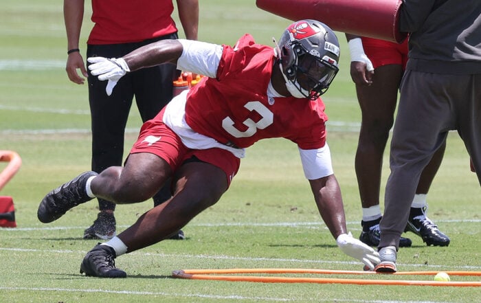 Bucs Olb Rueben Bain Jr.
