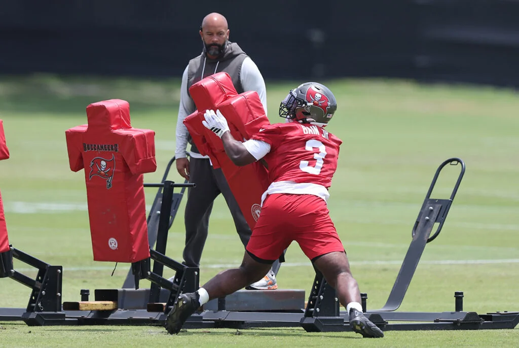 Pewter Pulse: Bucs Rookie Mini-Camp Standouts And Stars 2 Bucs Olb Rueben Bain Jr. And Olbs Coach Larry Foote