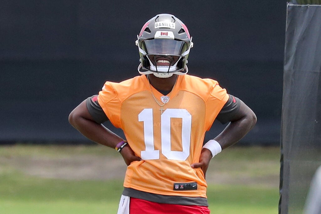 Bucs Mailbag: Rueben Bain Jr. Sack Total, Uniform Predictions 7 Bucs Qb Jalon Daniels