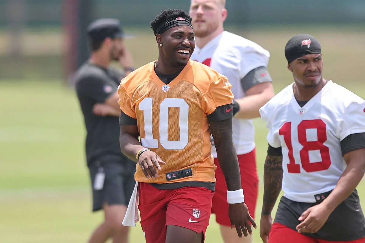 Daniels-Jalon-Bucs-Rookie-Mc-Smile-Look Bucs Qb Jalon Daniels