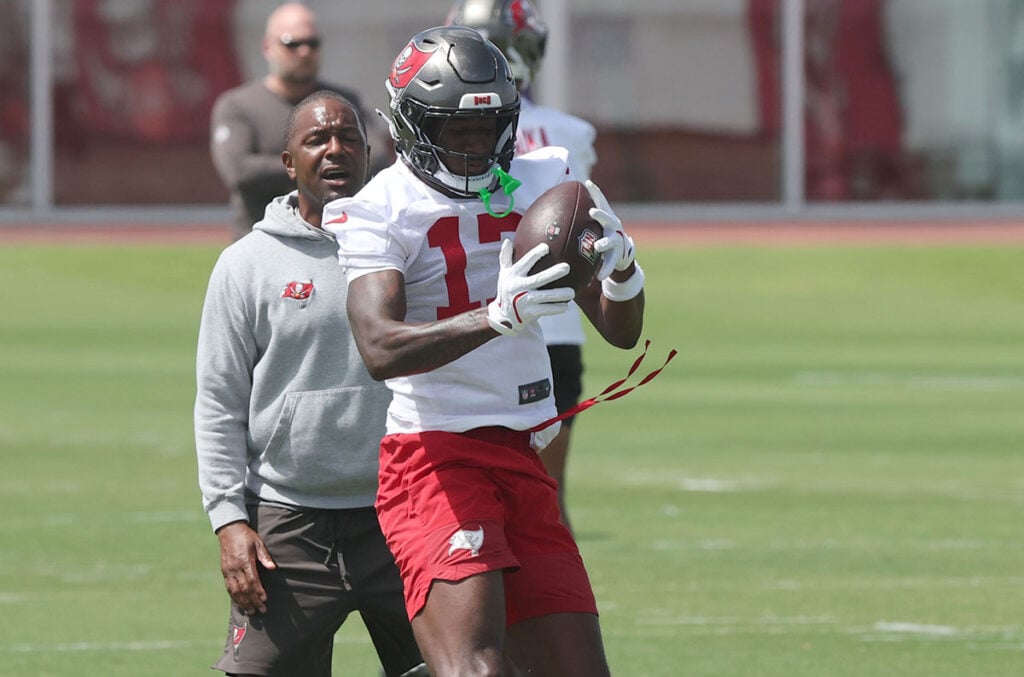Bucs Ota Insider 5-26: Bucky Irving Is Out For How Long?! 3 Bucs Wr Ted Hurst And Wrs Coach Bryan Mcclendon