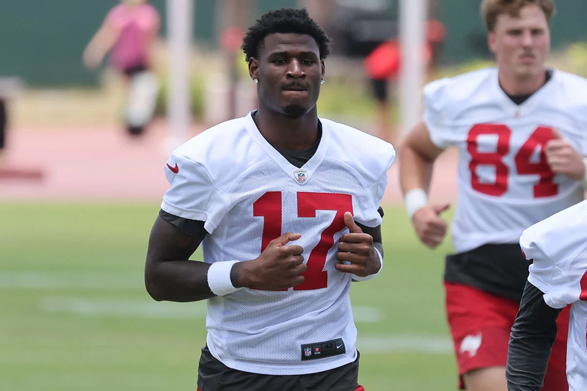 Hurst-Ted-Bucs-Rookie-Mc-No-Helmet Bucs Wr Ted Hurst