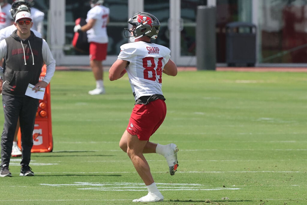 Bucs Te Bauer Sharp