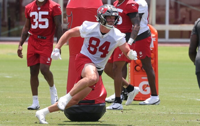 Bucs Te Bauer Sharp