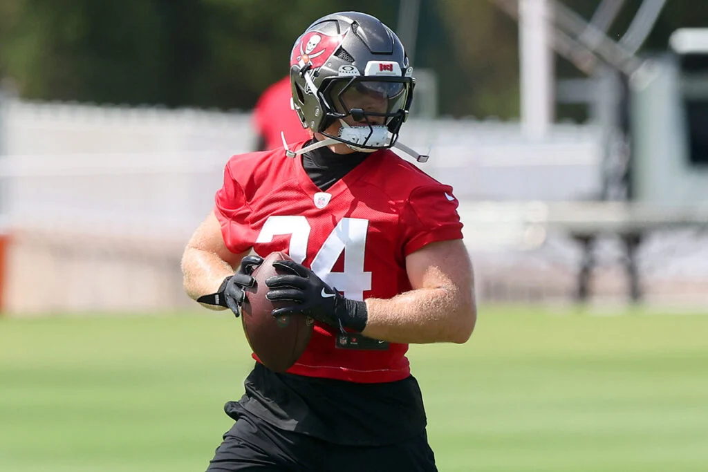 Sr'S Fab 5: Big Takeaways From Very Competitive Bucs Otas 6 Bucs Ilb Alex Anzalone
