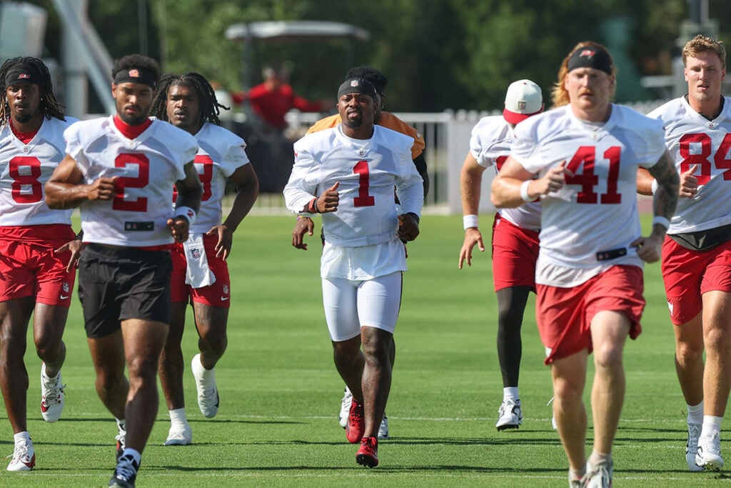 How Kenny Gainwell Can Elevate The 2026 Bucs – In All Aspects 4 Bucs Rb Kenneth Gainwell
