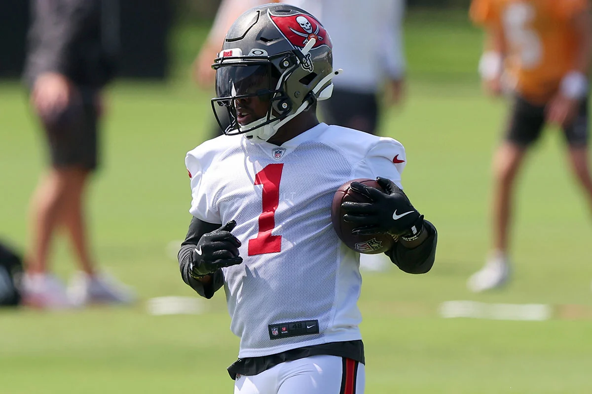 Gainwell-Kenneth-Bucs-Mc-2026-Up-Close Bucs Kenny Gainwell