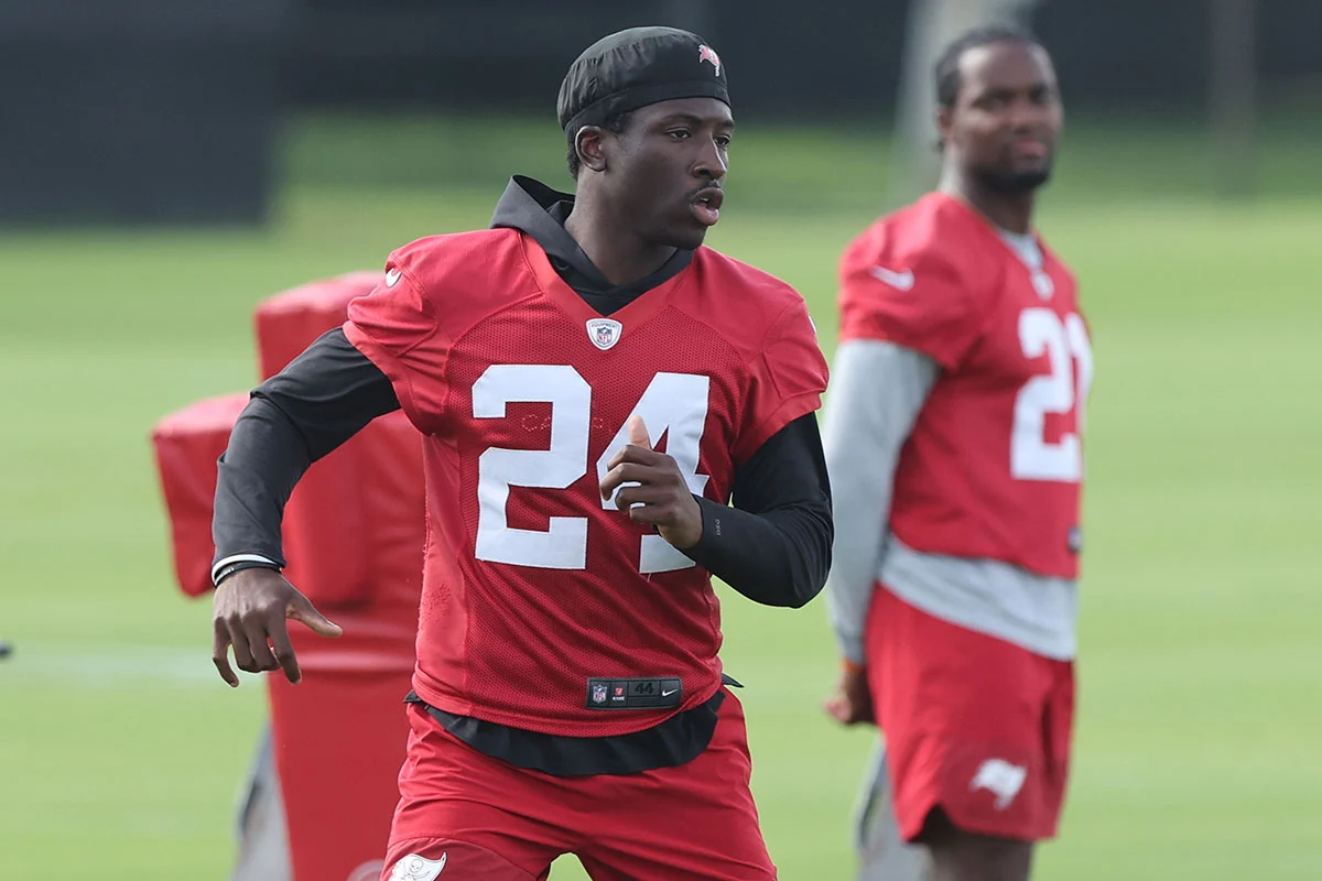 Garnes-Ayden-Benjamin-Morrison-Bucs-Mc-No-Helmet Bucs Cbs Ayden Garnes And Benjamin Morrison