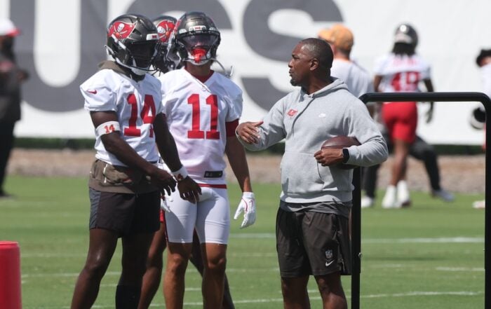 Bucs Wr Chris Godwin Jr. And Wrs Coach Bryan Mcclendon - Photo By: Cliff Welch P/R