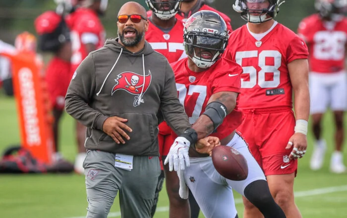 Bucs Olbs Coach Larry Foote And Olb Al-Quadin Muhammad